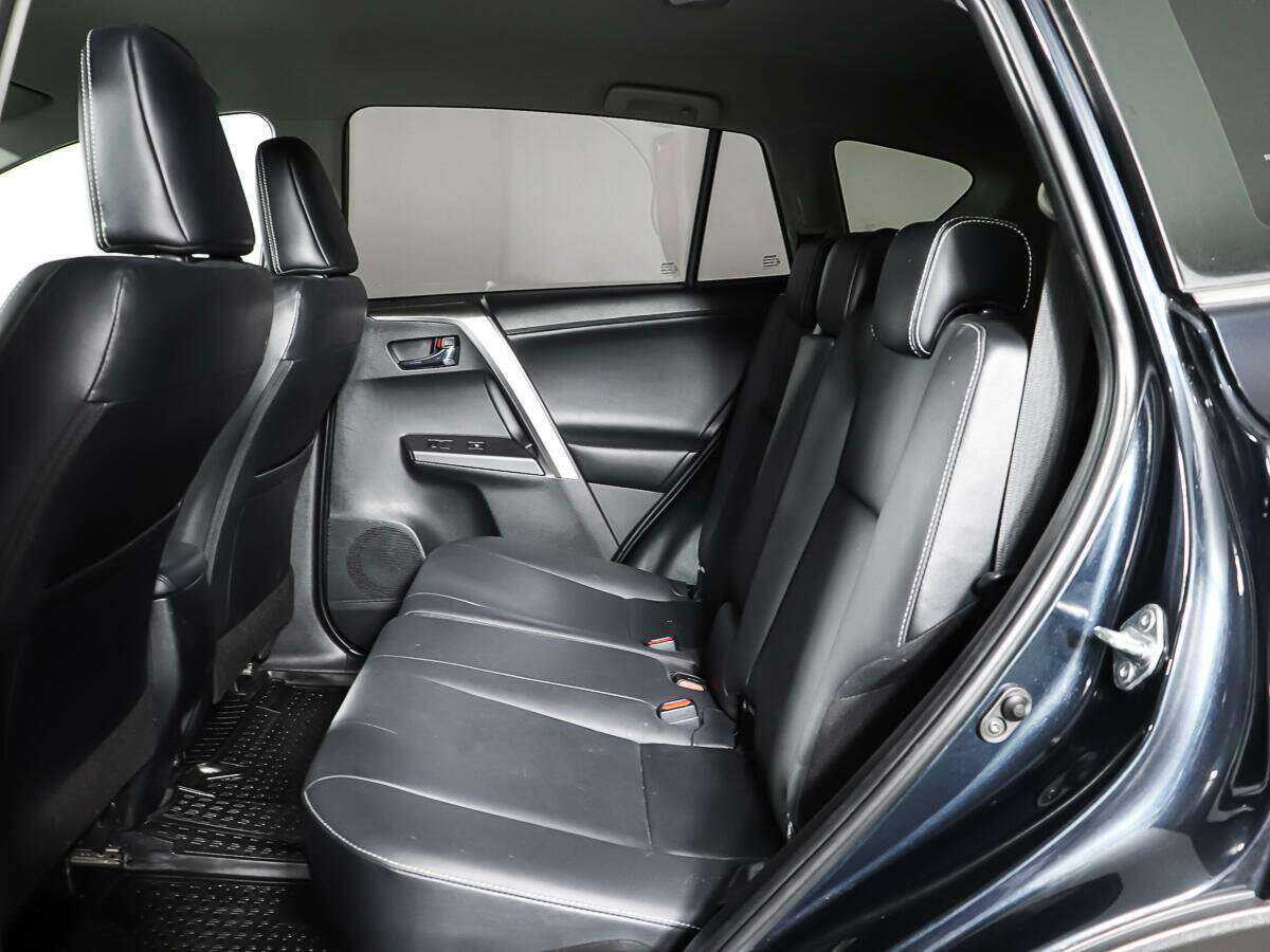 Toyota RAV4 с пробегом — 2018 год. Фото: #9