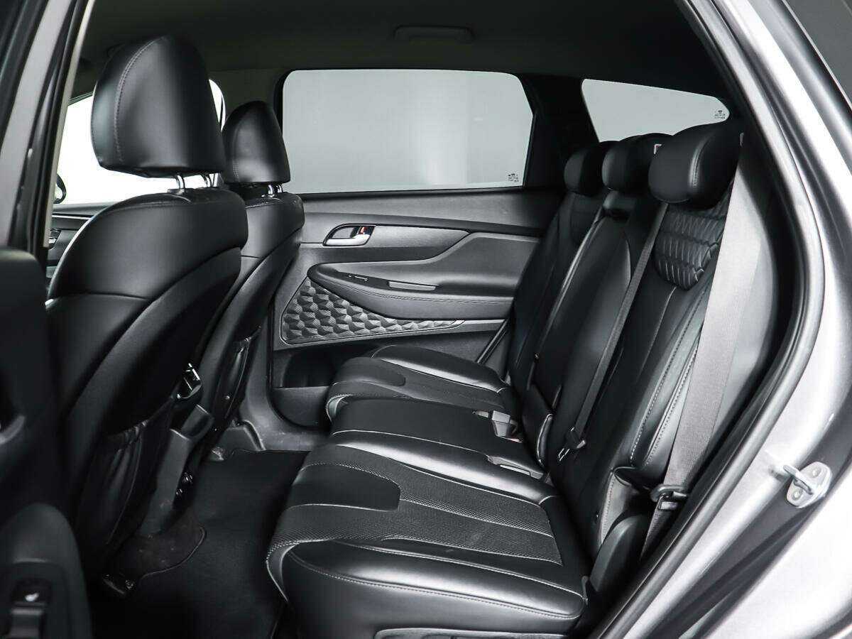 Hyundai Santa Fe с пробегом — 2018 год. Фото: #10