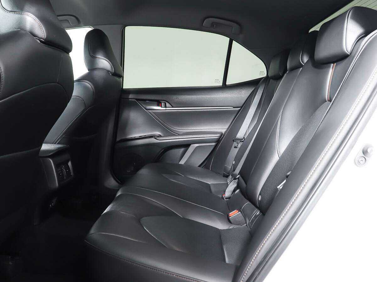 Toyota Camry с пробегом — 2019 год. Фото: #9