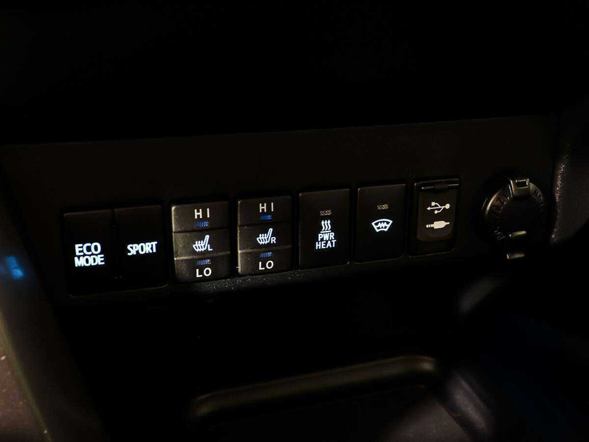 Toyota RAV4 с пробегом — 2018 год. Фото: #16