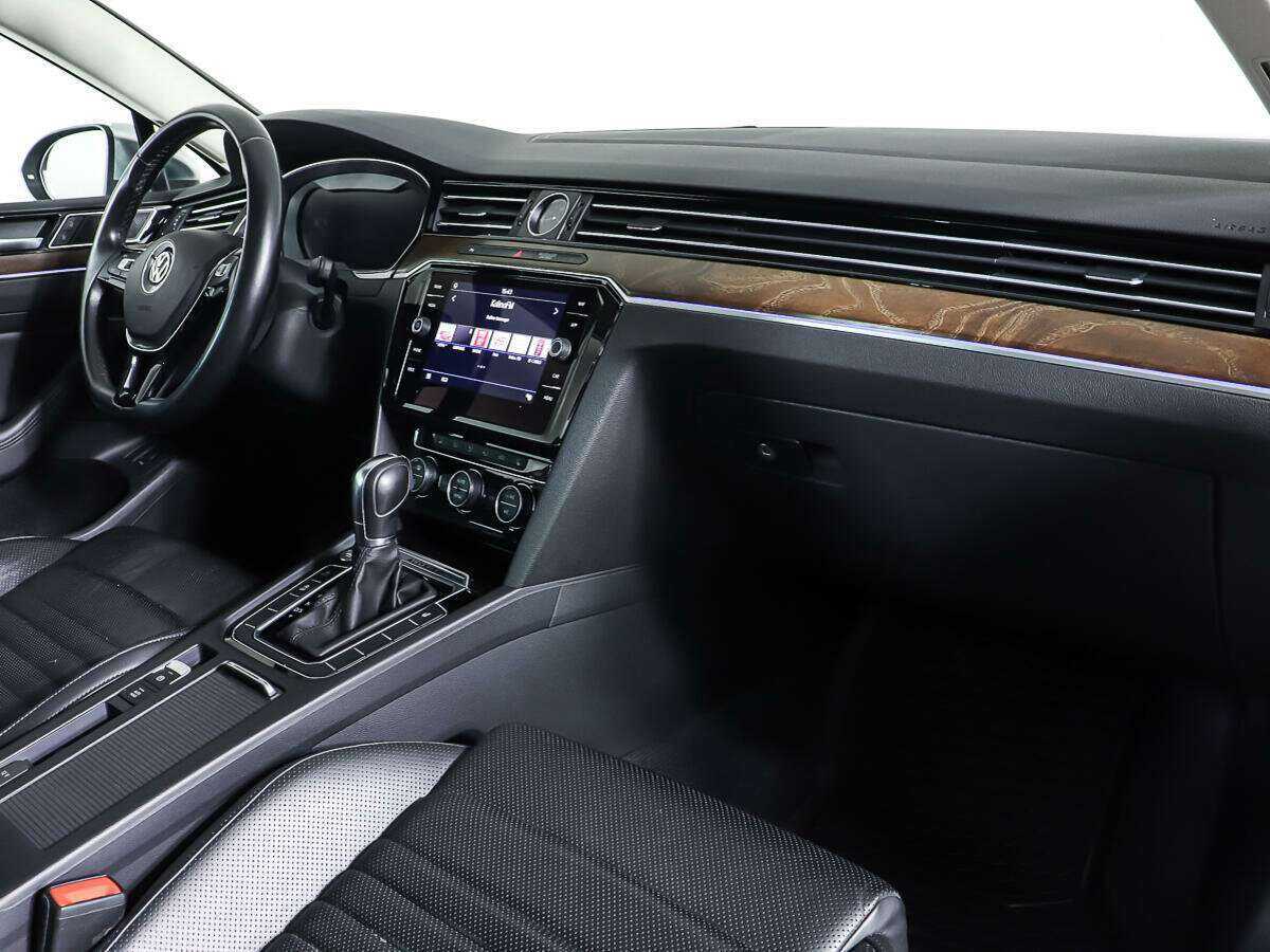 Volkswagen Passat с пробегом — 2018 год. Фото: #8