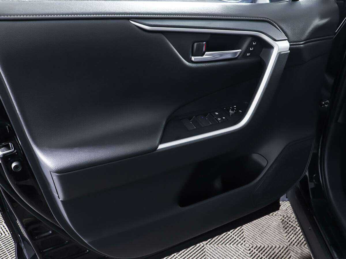 Toyota RAV4 с пробегом — 2019 год. Фото: #13