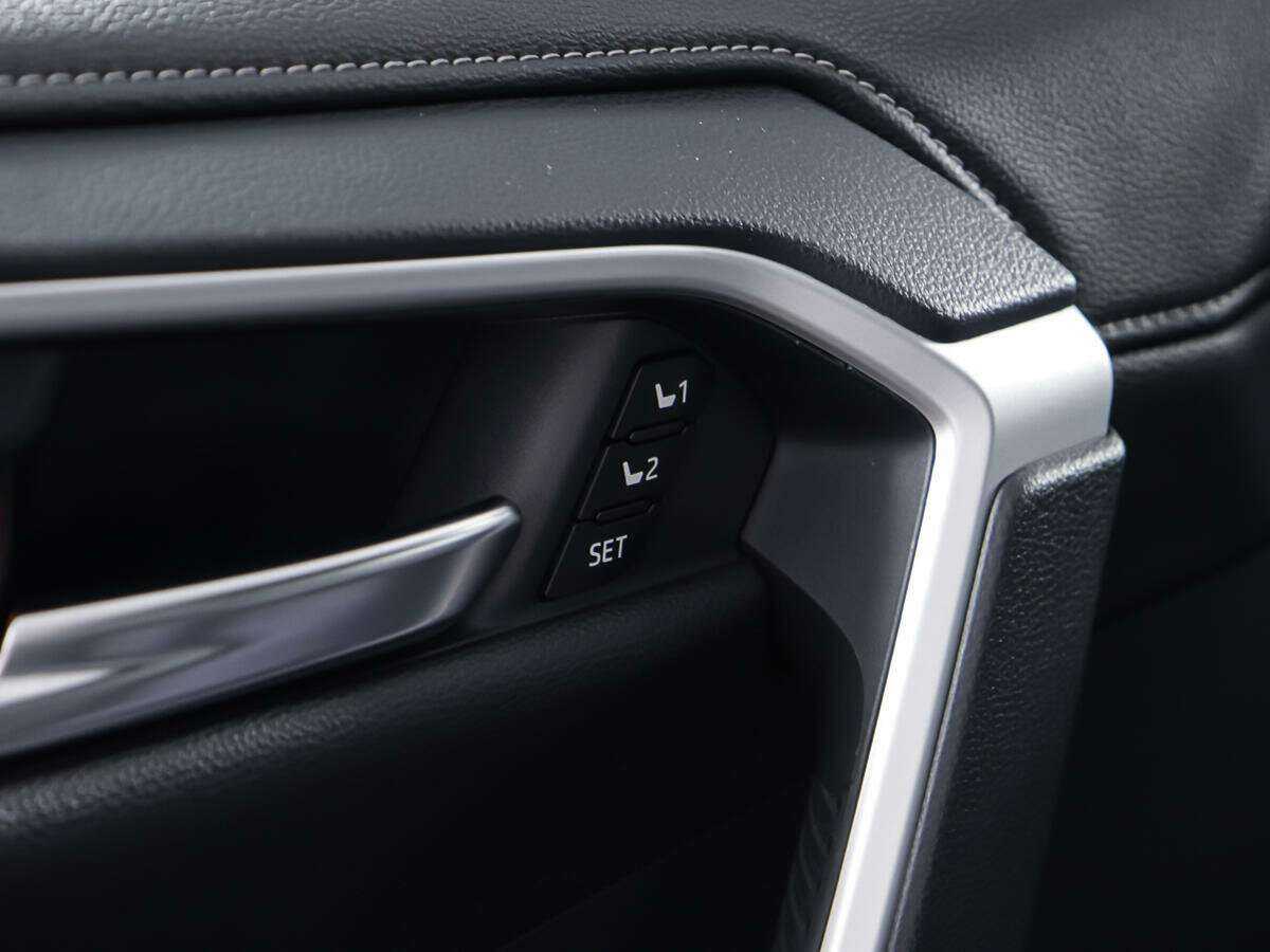 Toyota RAV4 с пробегом — 2019 год. Фото: #14