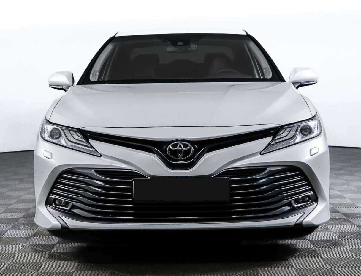 Toyota Camry с пробегом — 2018 год. Фото: #1