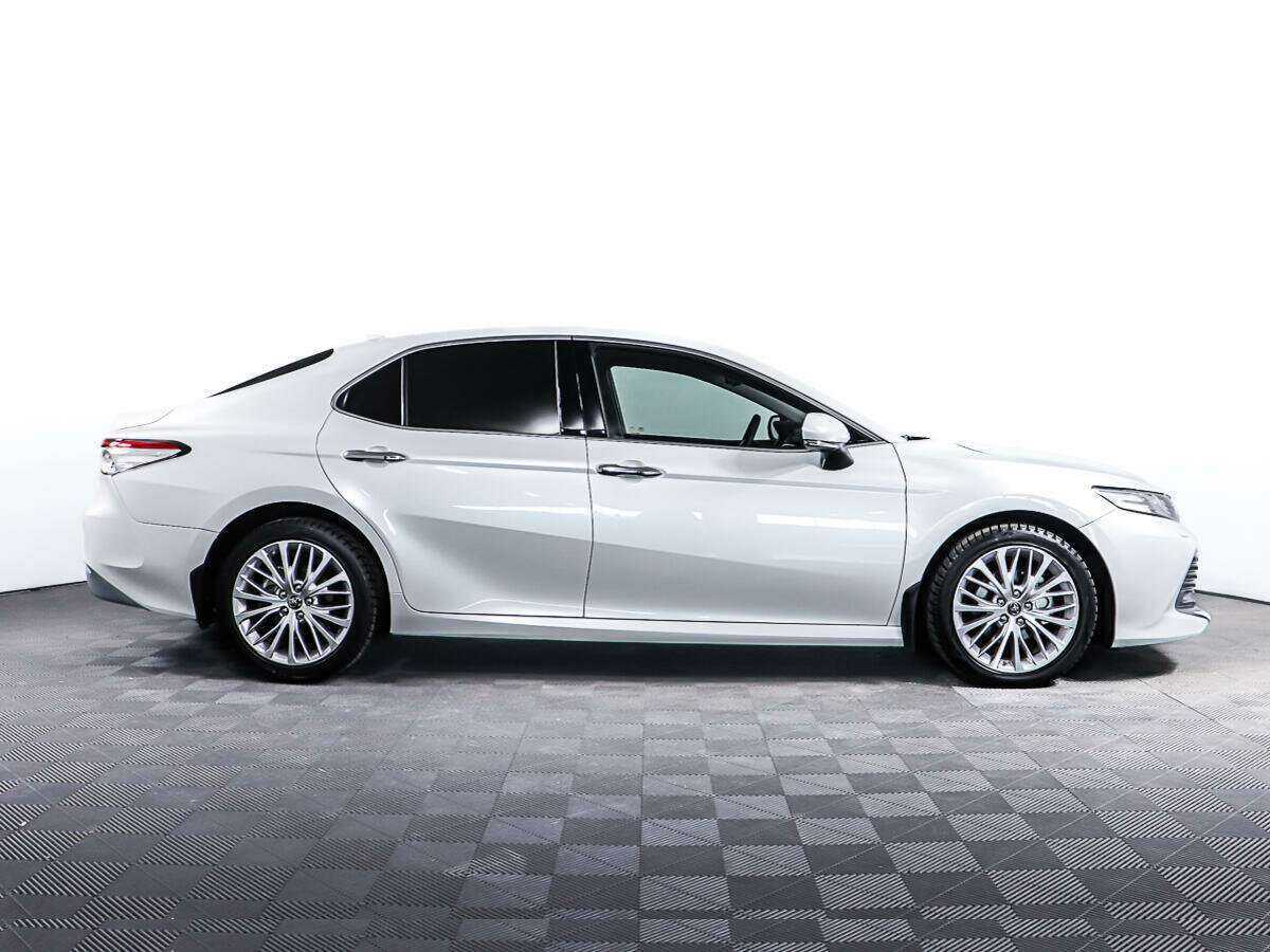 Toyota Camry с пробегом — 2018 год. Фото: #3