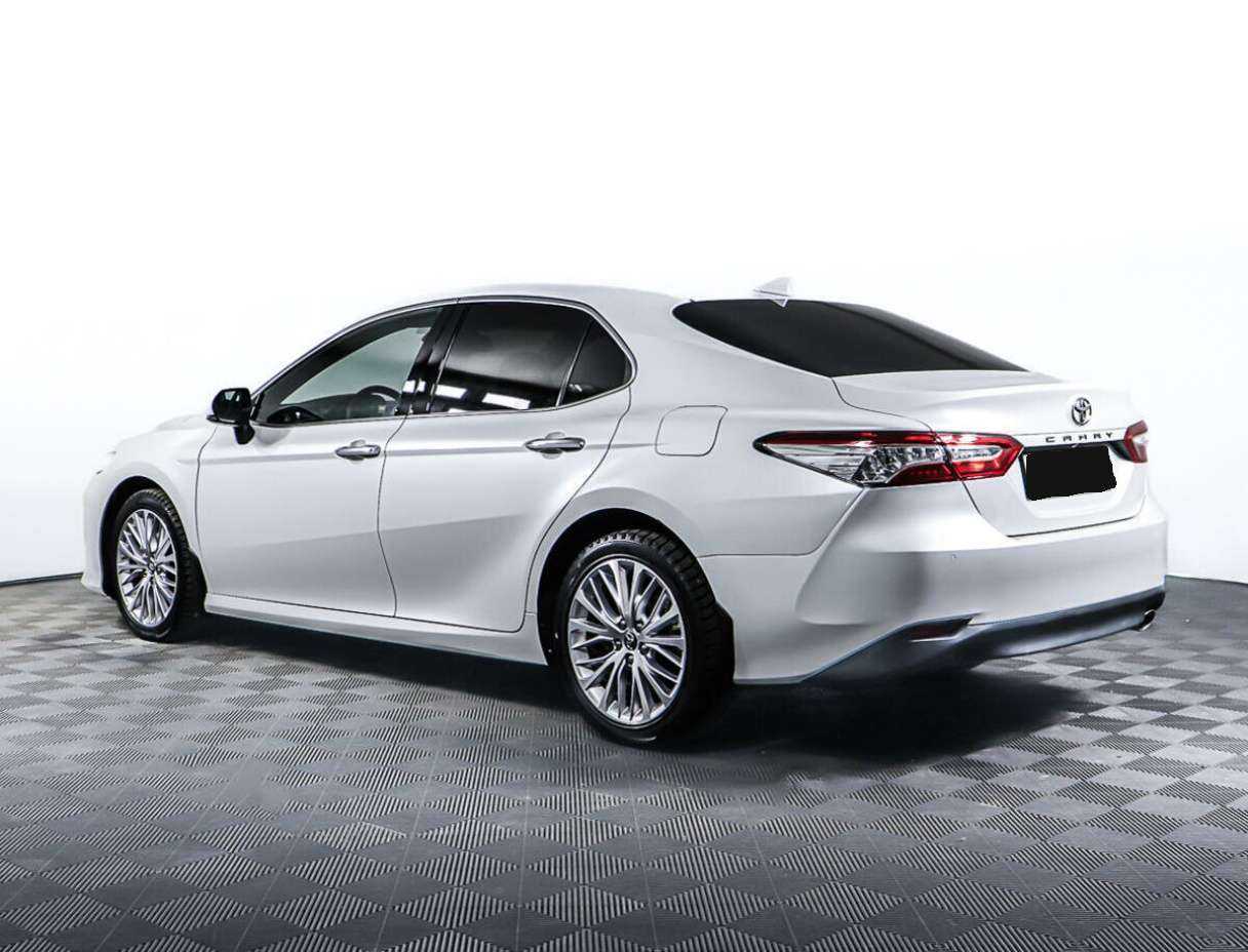 Toyota Camry с пробегом — 2018 год. Фото: #6