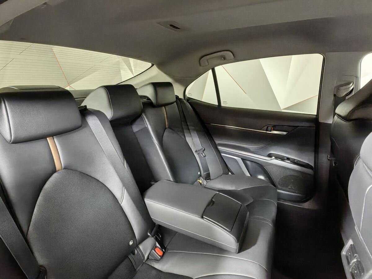 Toyota Camry с пробегом — 2020 год. Фото: #11