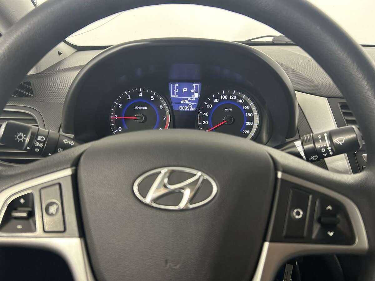 Hyundai Solaris с пробегом — 2015 год. Фото: #10