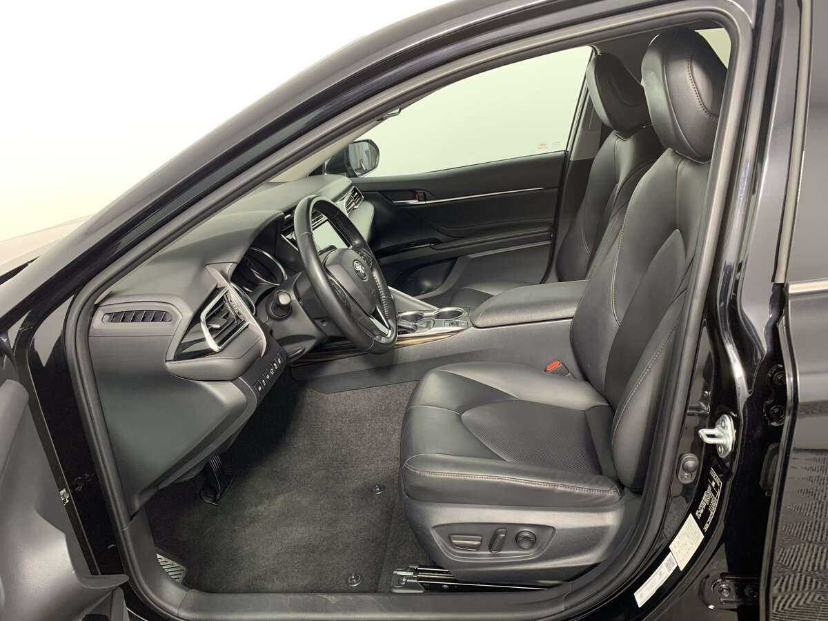 Toyota Camry с пробегом — 2019 год. Фото: #11