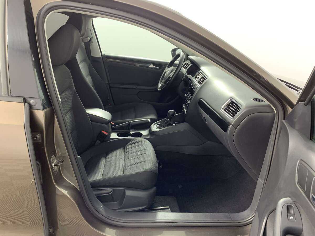 Volkswagen Jetta с пробегом — 2013 год. Фото: #15