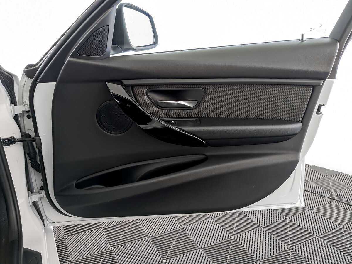 BMW 3 серии с пробегом — 2017 год. Фото: #18