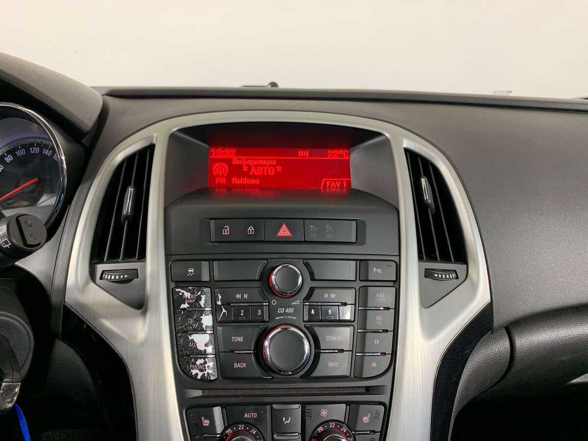 Opel Astra с пробегом — 2012 год. Фото: #10