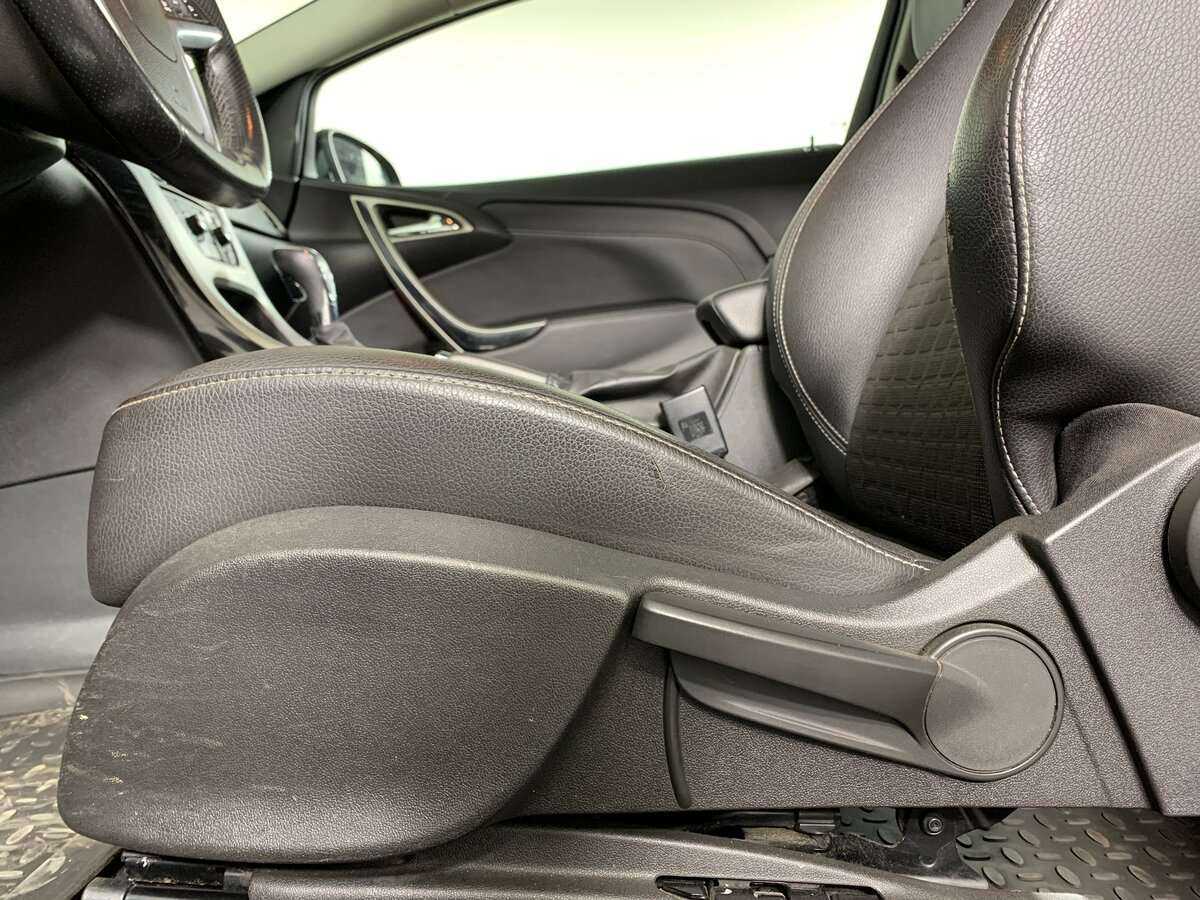 Opel Astra с пробегом — 2012 год. Фото: #11