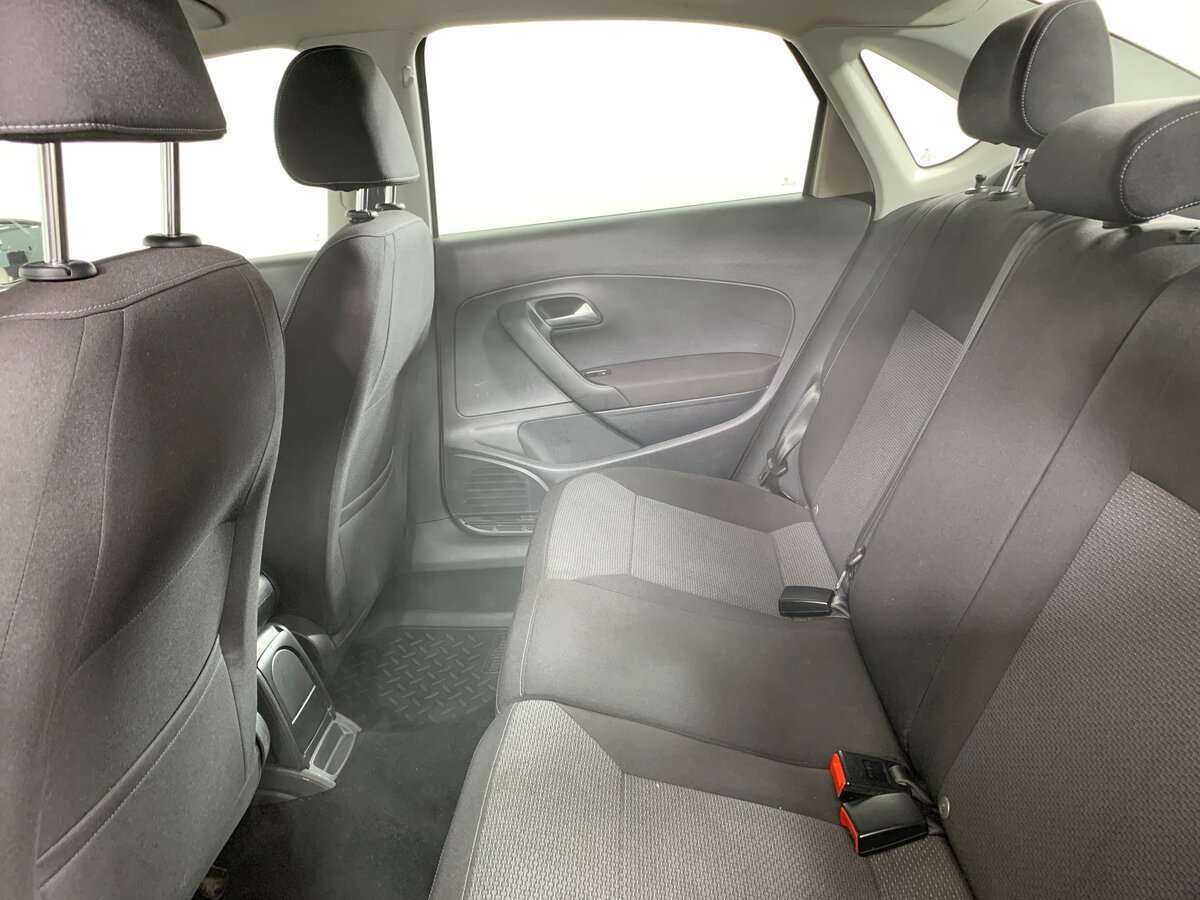 Volkswagen Polo с пробегом — 2015 год. Фото: #15