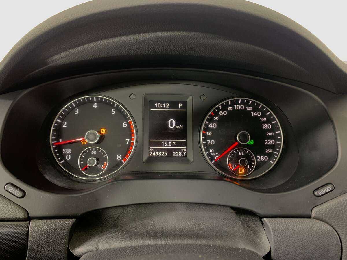 Volkswagen Jetta с пробегом — 2012 год. Фото: #11