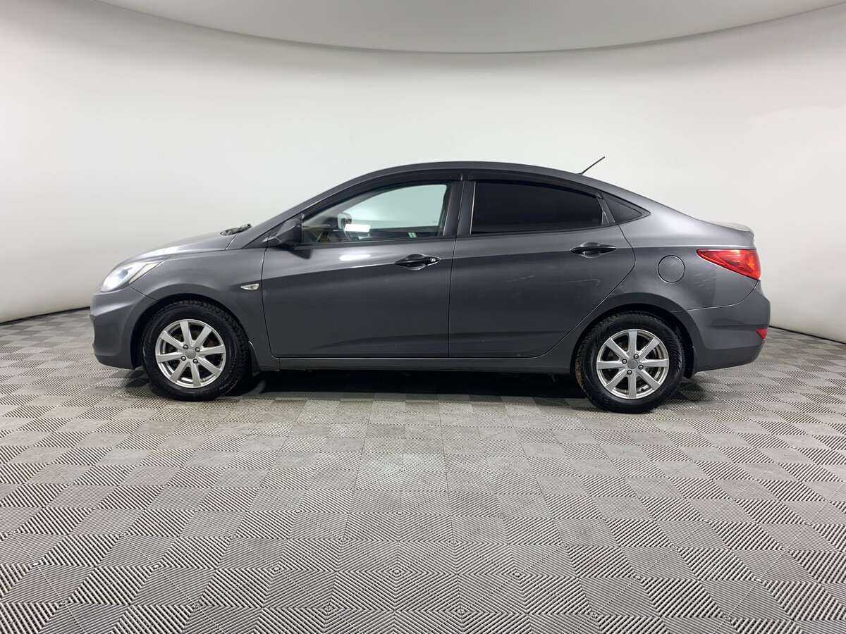 Hyundai Solaris с пробегом — 2012 год. Фото: #7