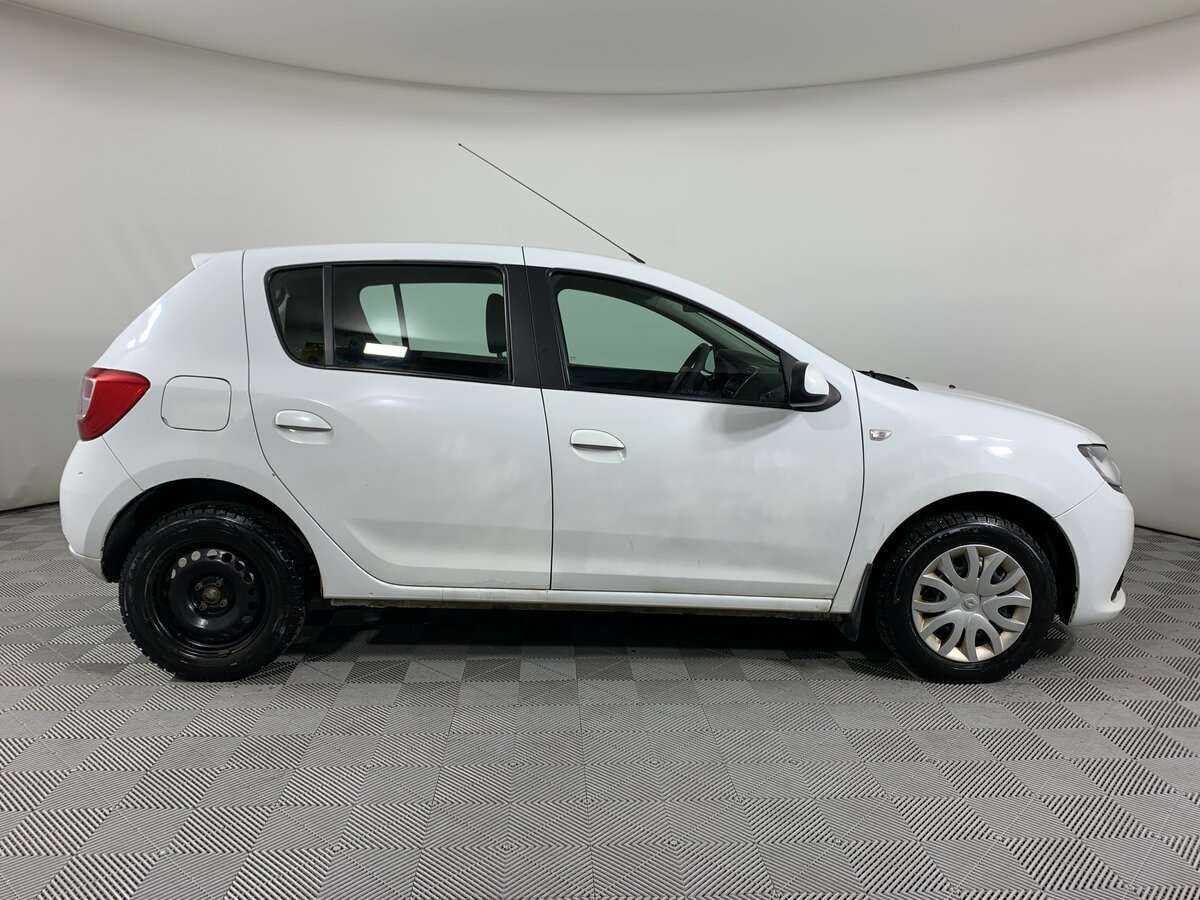 Renault Sandero с пробегом — 2017 год. Фото: #3