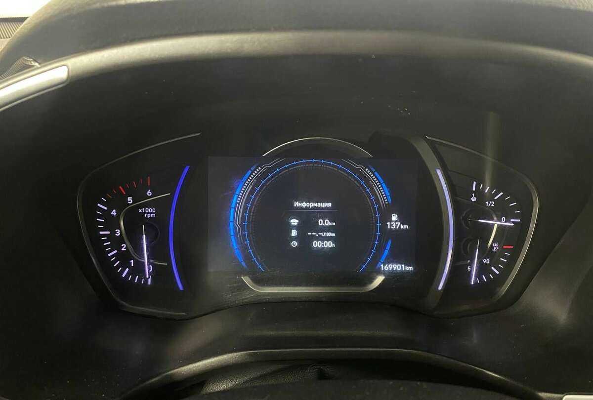 Hyundai Santa Fe с пробегом — 2018 год. Фото: #9