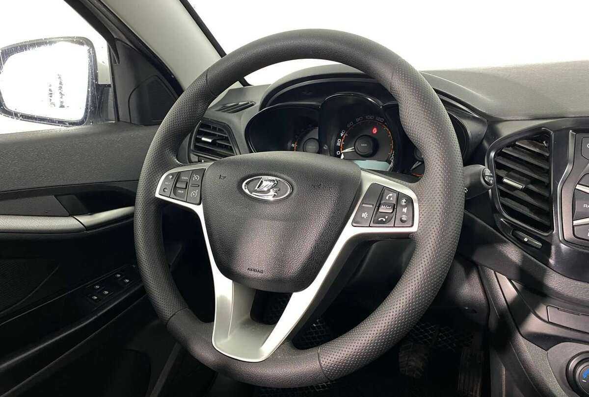 Lada (ВАЗ) Vesta с пробегом — 2019 год. Фото: #8