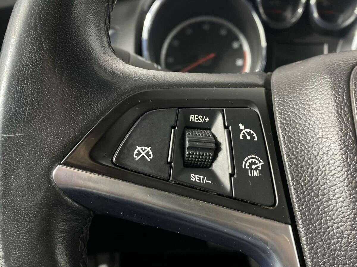 Opel Astra с пробегом — 2012 год. Фото: #10