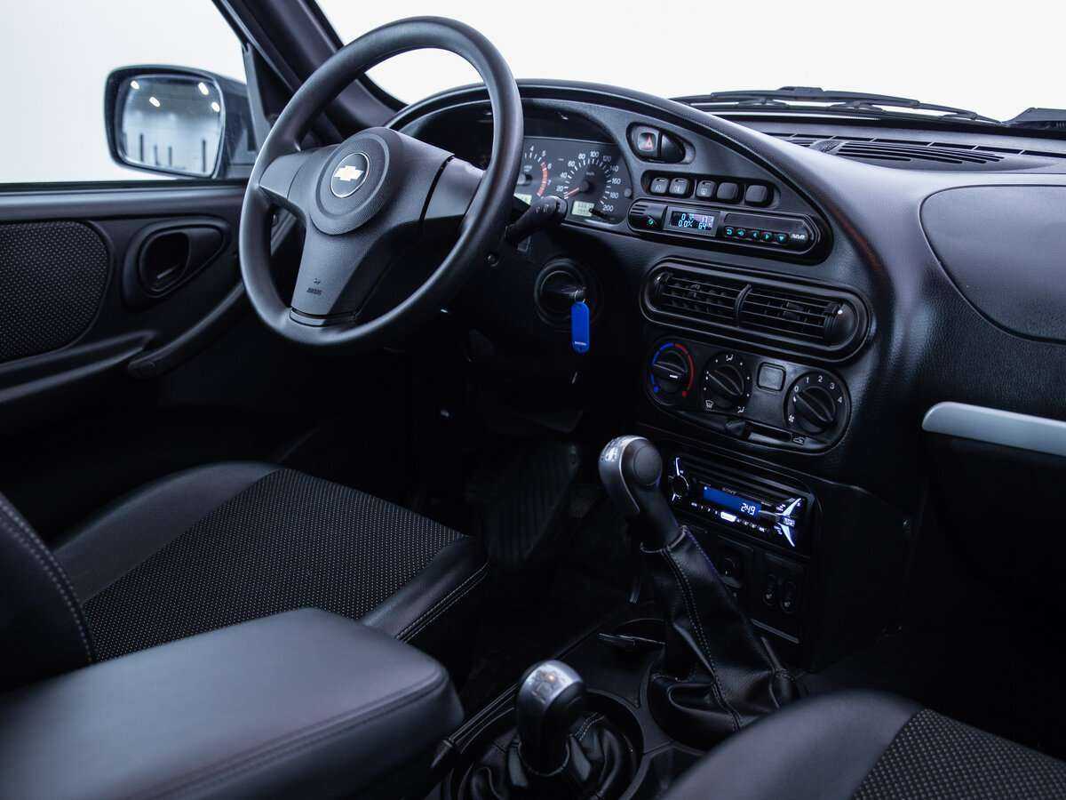 Chevrolet Niva с пробегом — 2015 год. Фото: #7