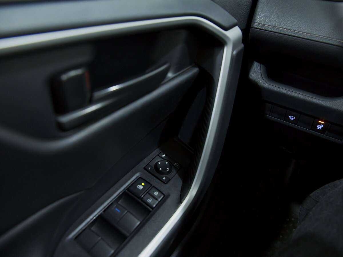 Toyota RAV4 с пробегом — 2020 год. Фото: #9