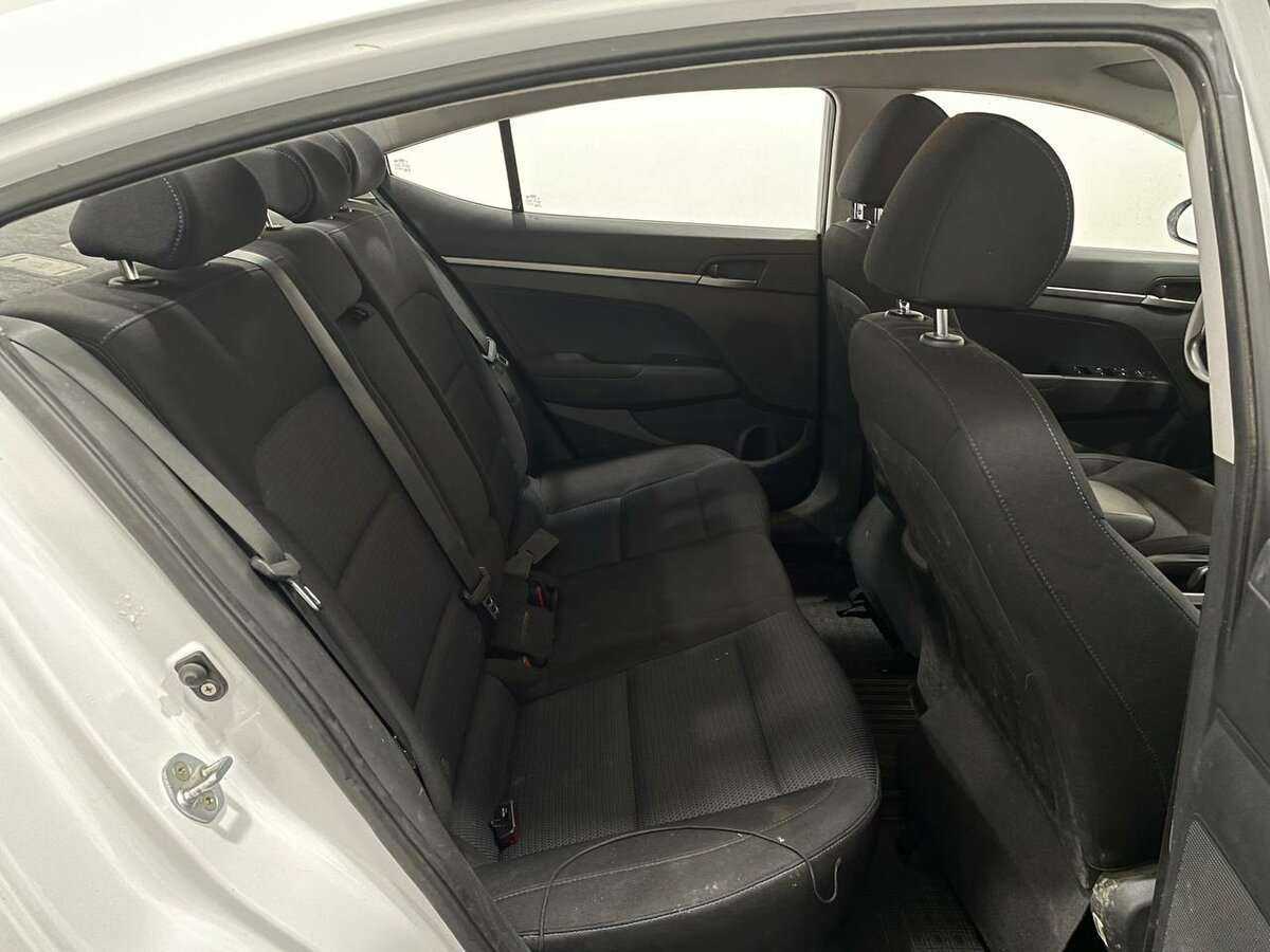 Hyundai Elantra с пробегом — 2016 год. Фото: #4