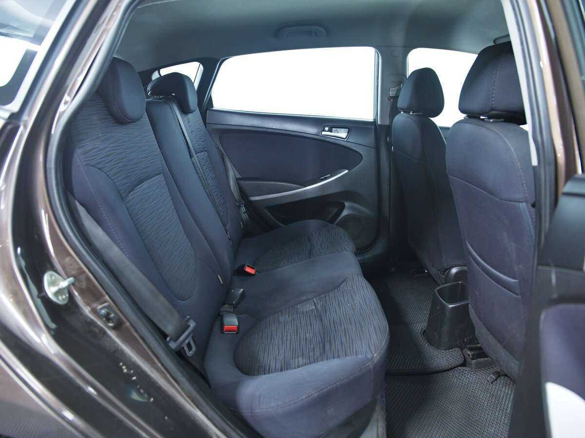 Hyundai Solaris с пробегом — 2015 год. Фото: #8