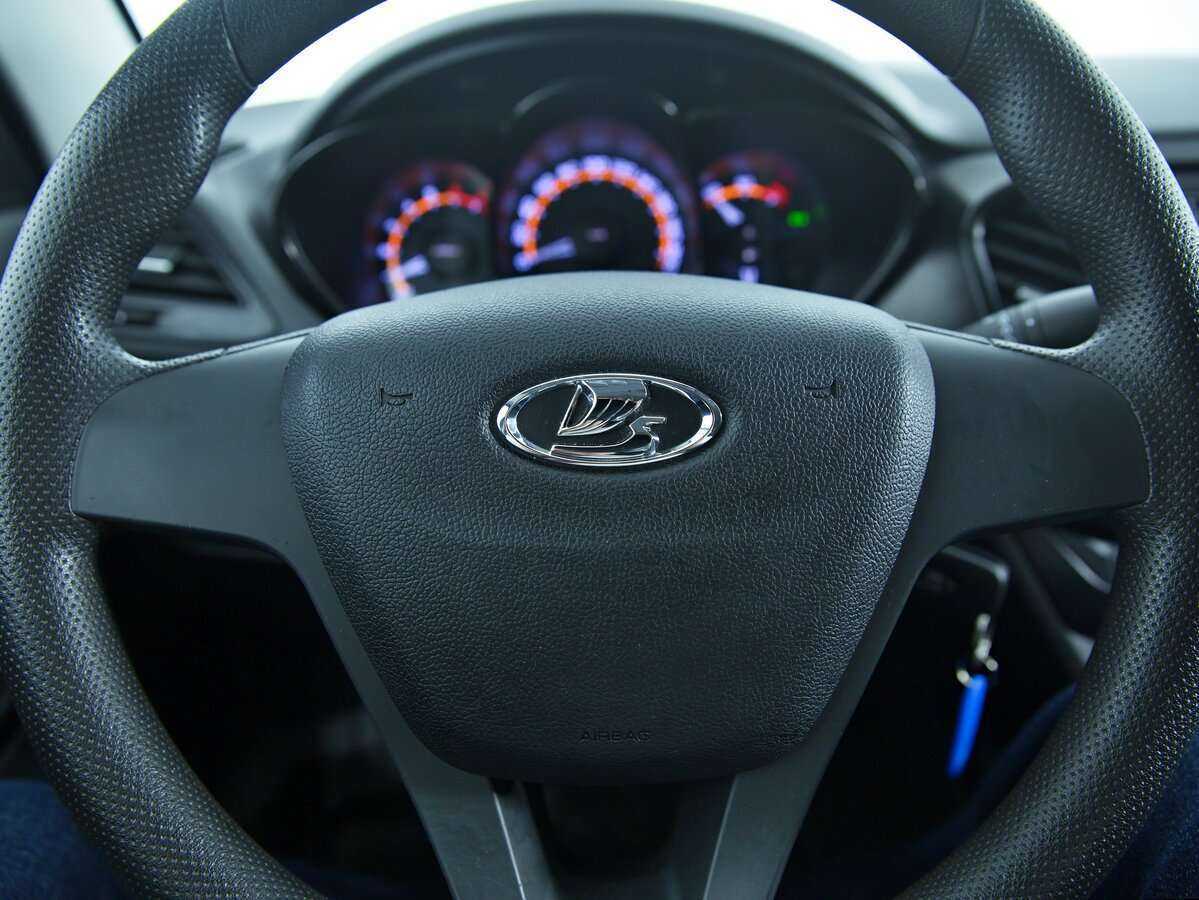 Lada (ВАЗ) Vesta с пробегом — 2019 год. Фото: #9