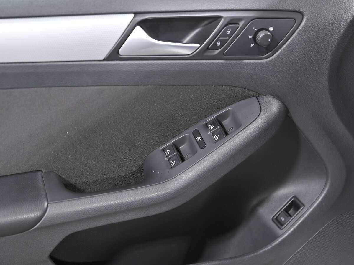 Volkswagen Jetta с пробегом — 2013 год. Фото: #13