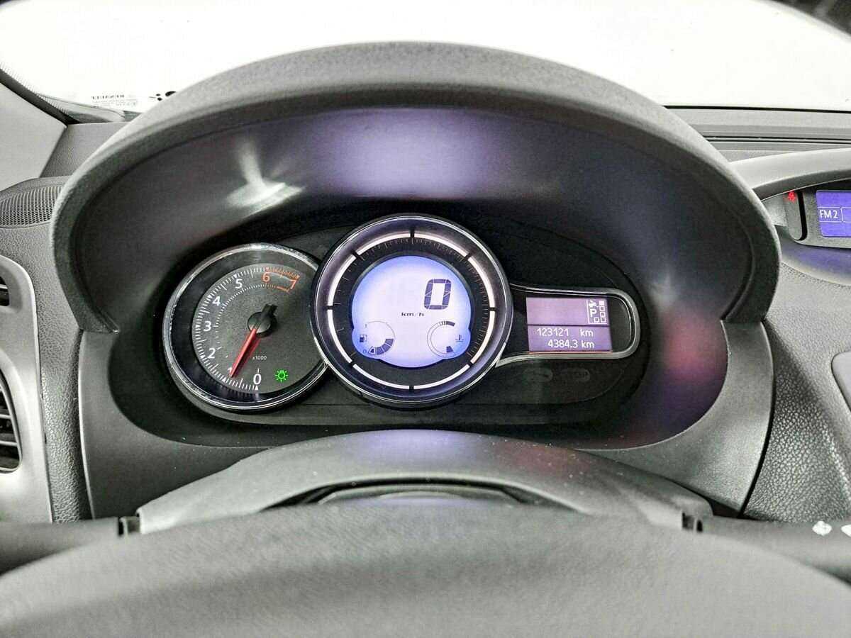 Renault Fluence с пробегом — 2013 год. Фото: #10