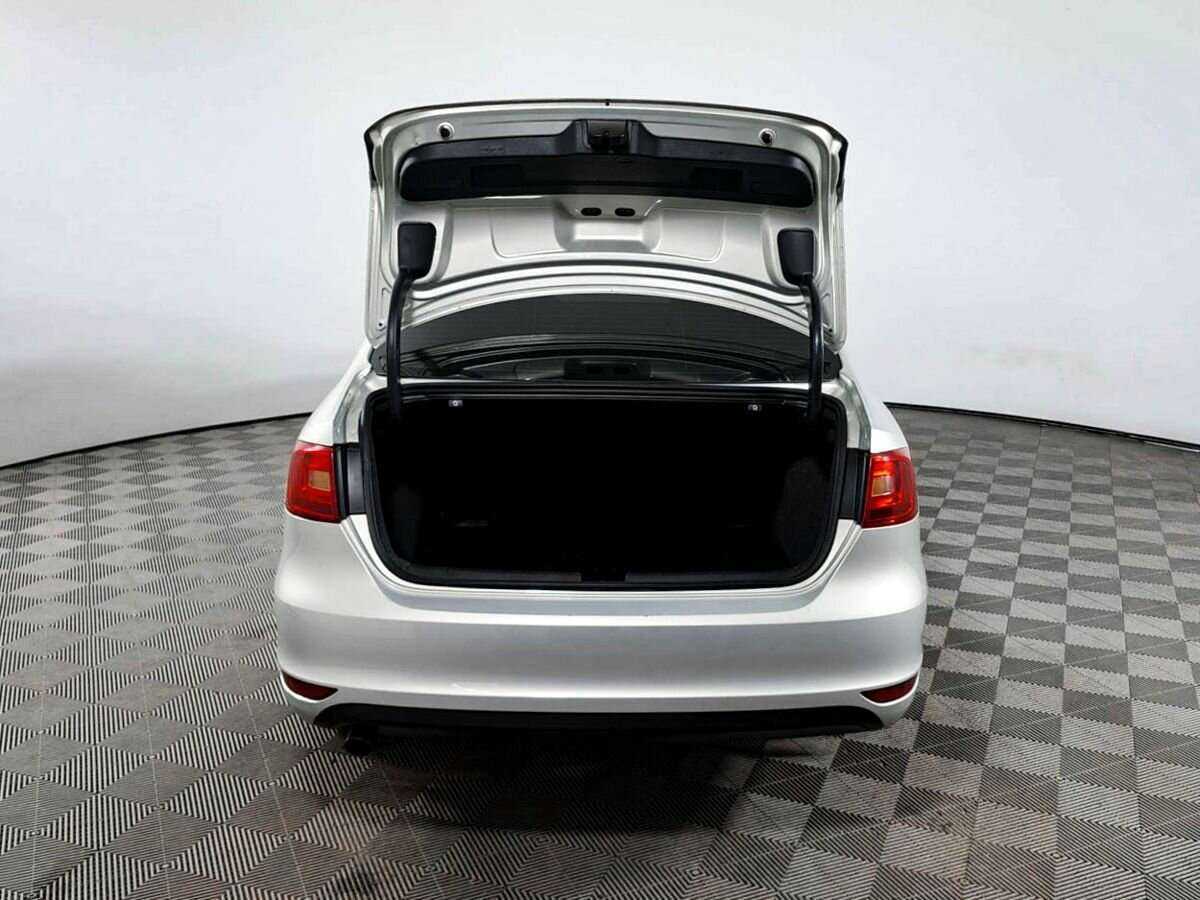 Volkswagen Jetta с пробегом — 2014 год. Фото: #9