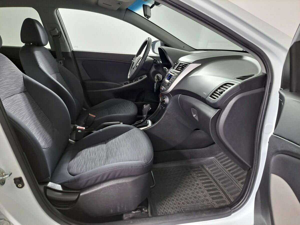 Hyundai Solaris с пробегом — 2014 год. Фото: #8