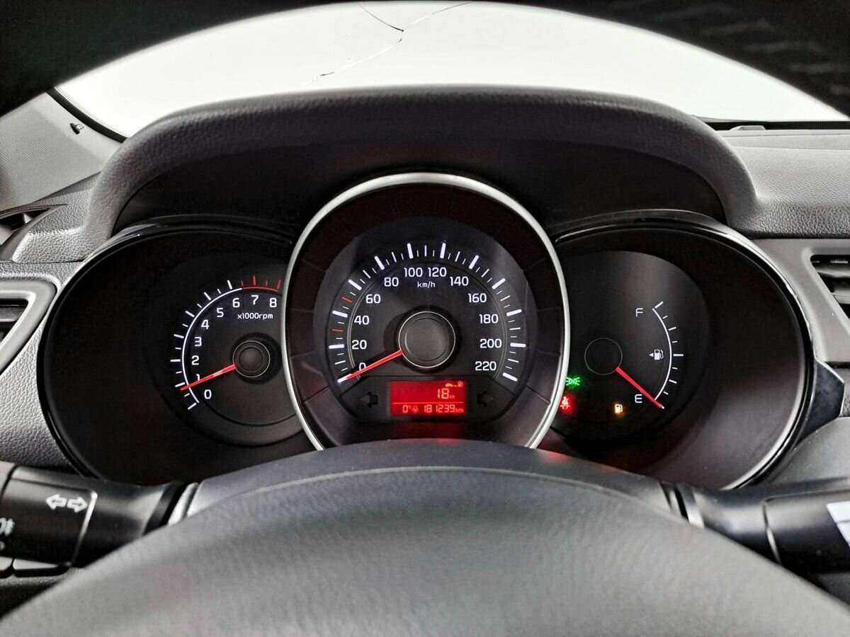 Kia Rio с пробегом — 2015 год. Фото: #10