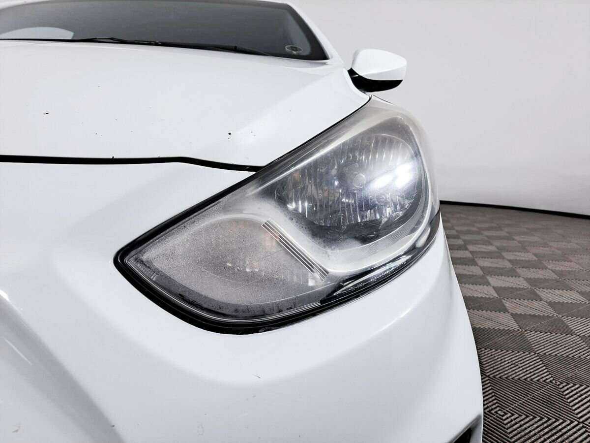 Hyundai Solaris с пробегом — 2013 год. Фото: #16