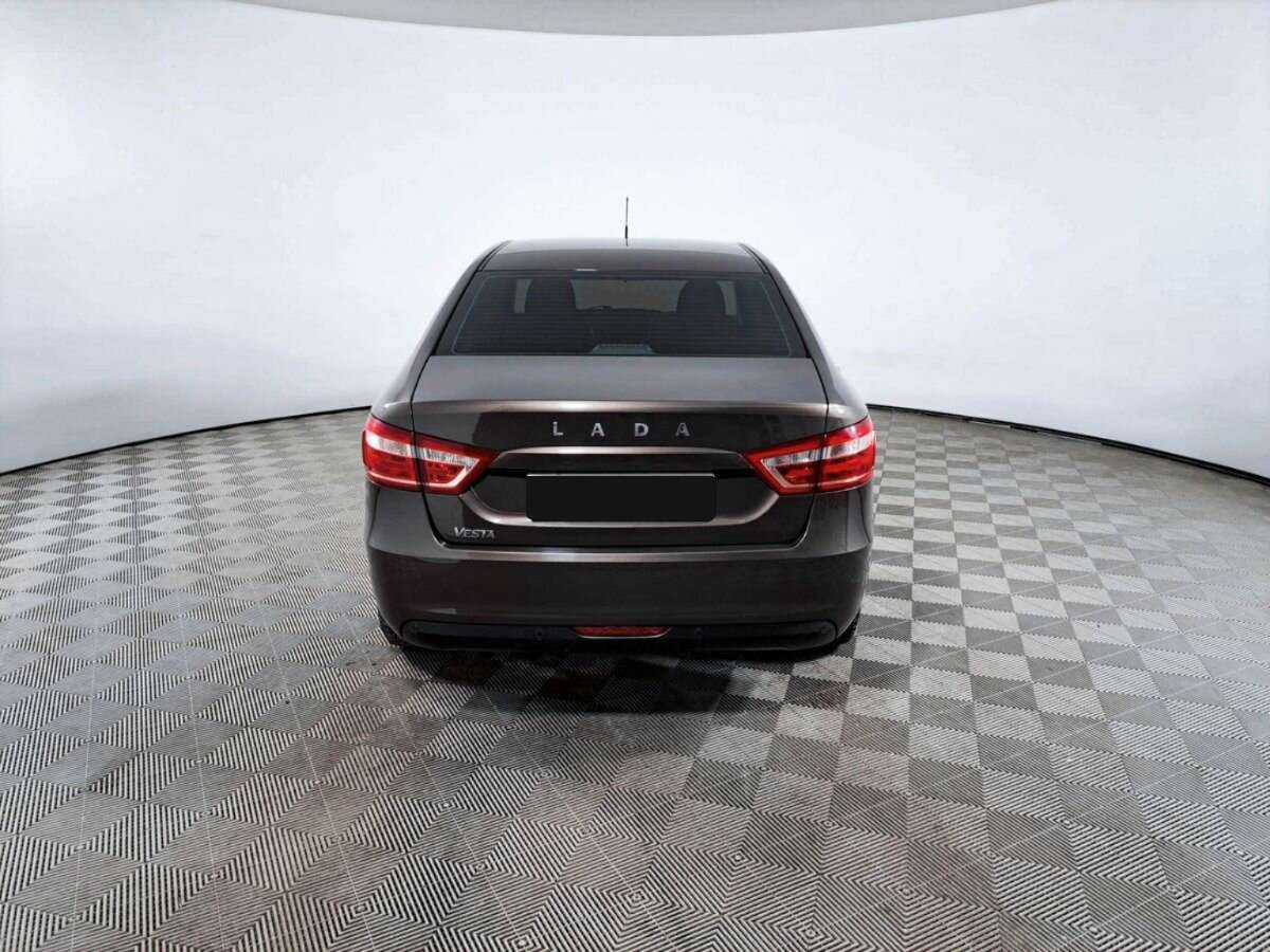 Lada (ВАЗ) Vesta с пробегом — 2018 год. Фото: #5