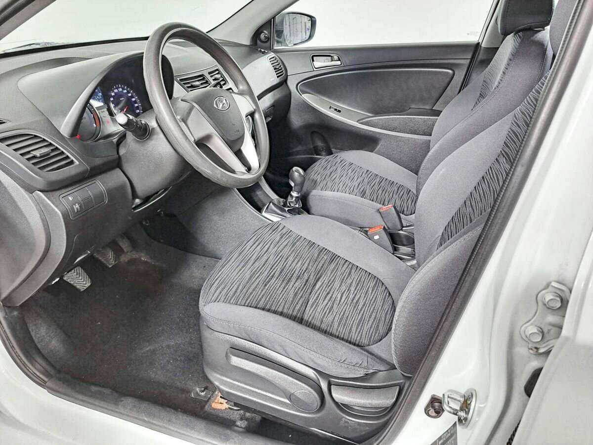 Hyundai Solaris с пробегом — 2014 год. Фото: #13