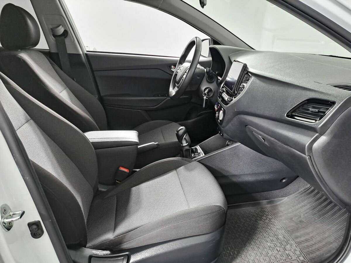 Hyundai Solaris с пробегом — 2021 год. Фото: #9