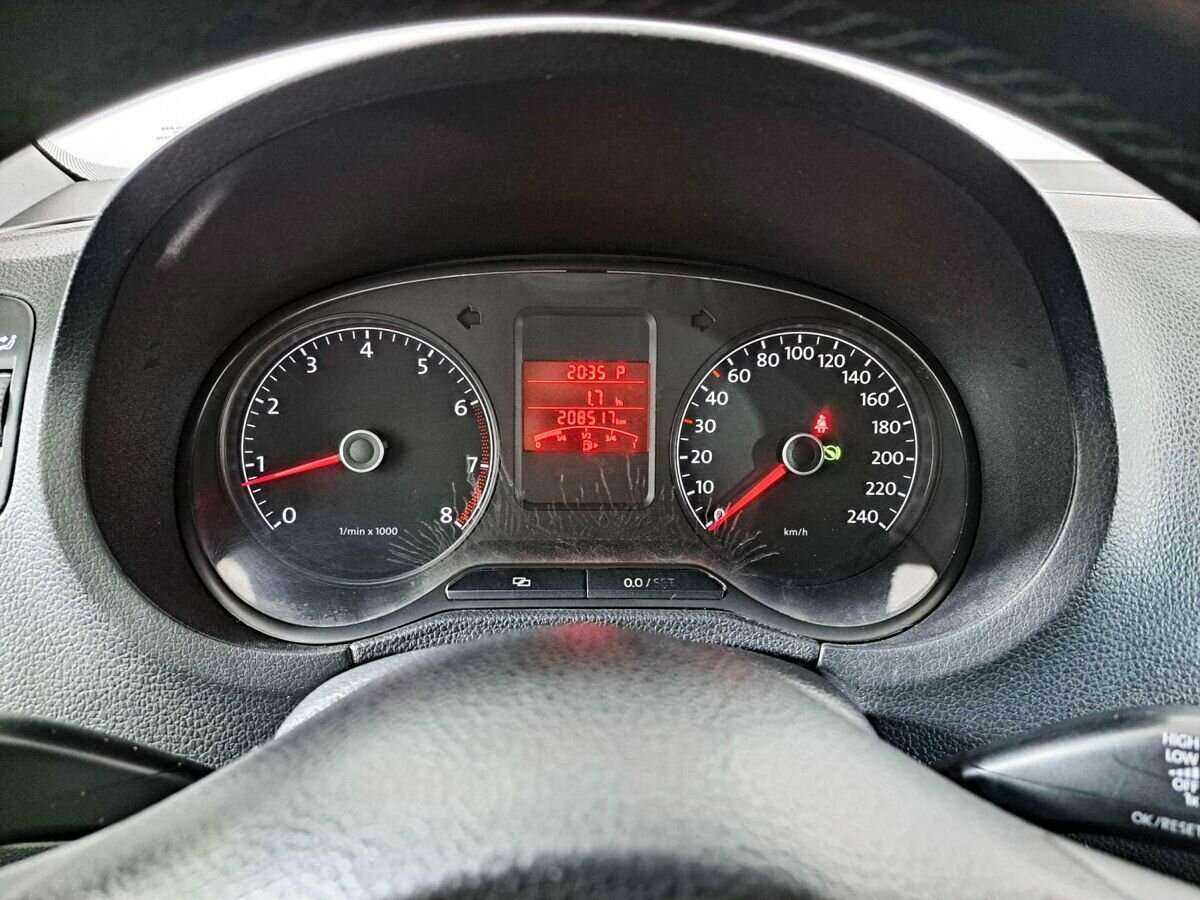 Volkswagen Polo с пробегом — 2012 год. Фото: #9