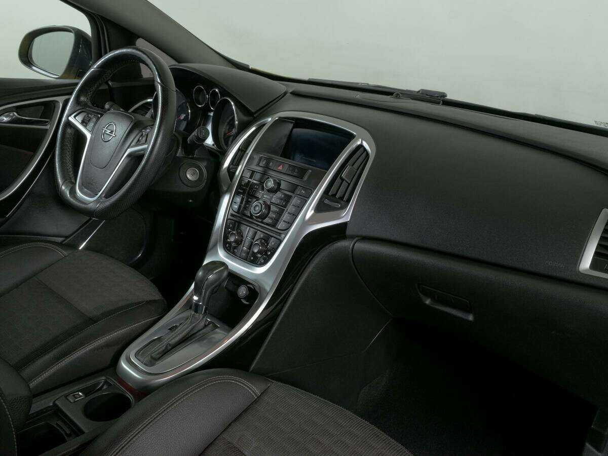 Opel Astra с пробегом — 2013 год. Фото: #8
