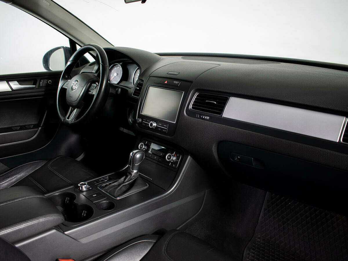 Volkswagen Touareg с пробегом — 2012 год. Фото: #8