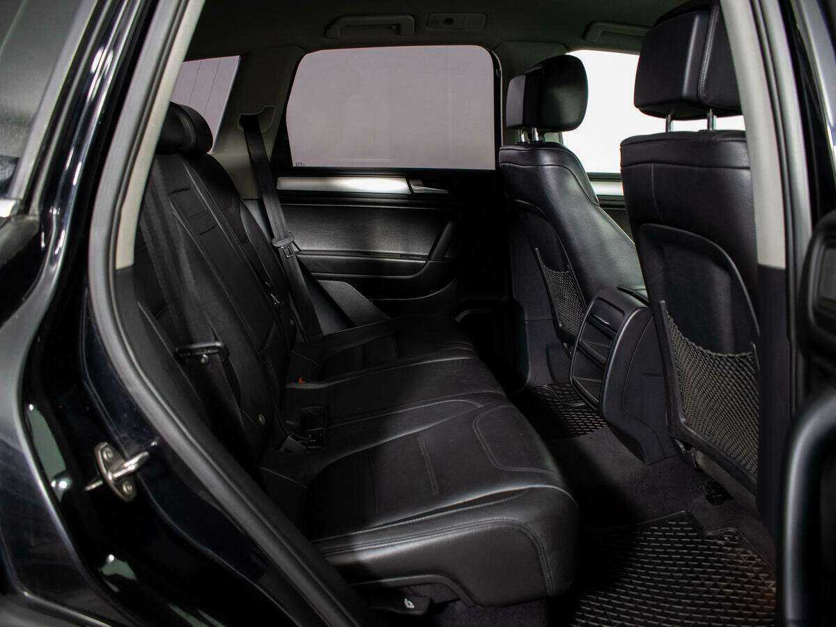 Volkswagen Touareg с пробегом — 2012 год. Фото: #9
