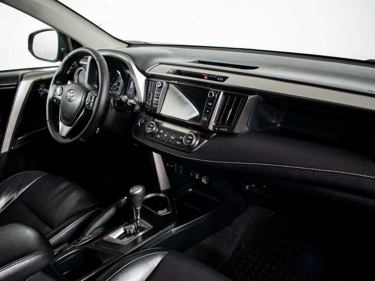 Toyota RAV4 с пробегом — 2017 год. Фото: #6