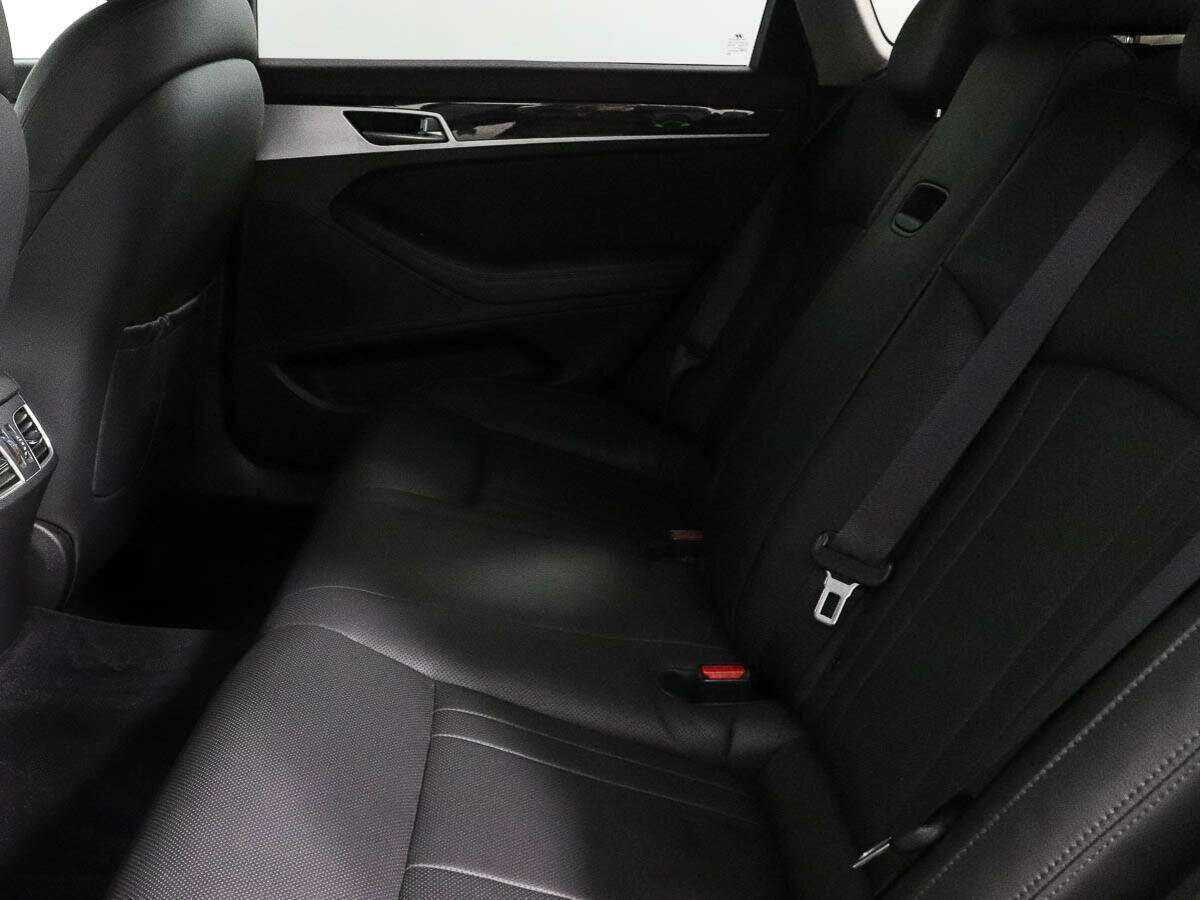 Hyundai Genesis с пробегом — 2015 год. Фото: #7