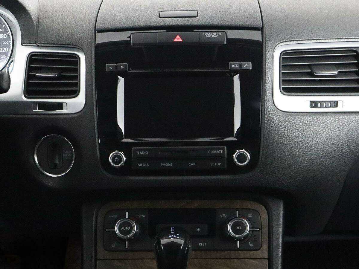 Volkswagen Touareg с пробегом — 2012 год. Фото: #10