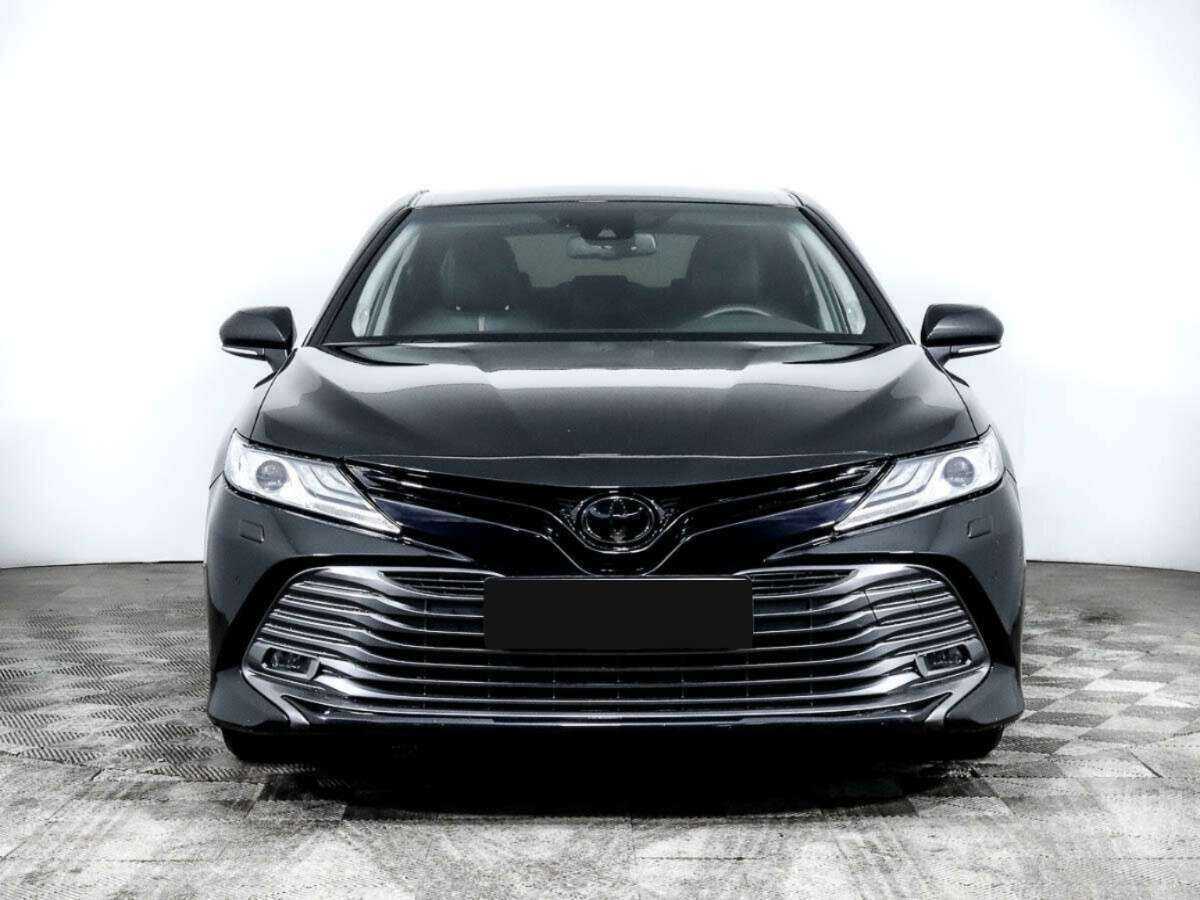 Toyota Camry с пробегом — 2019 год. Фото: #1
