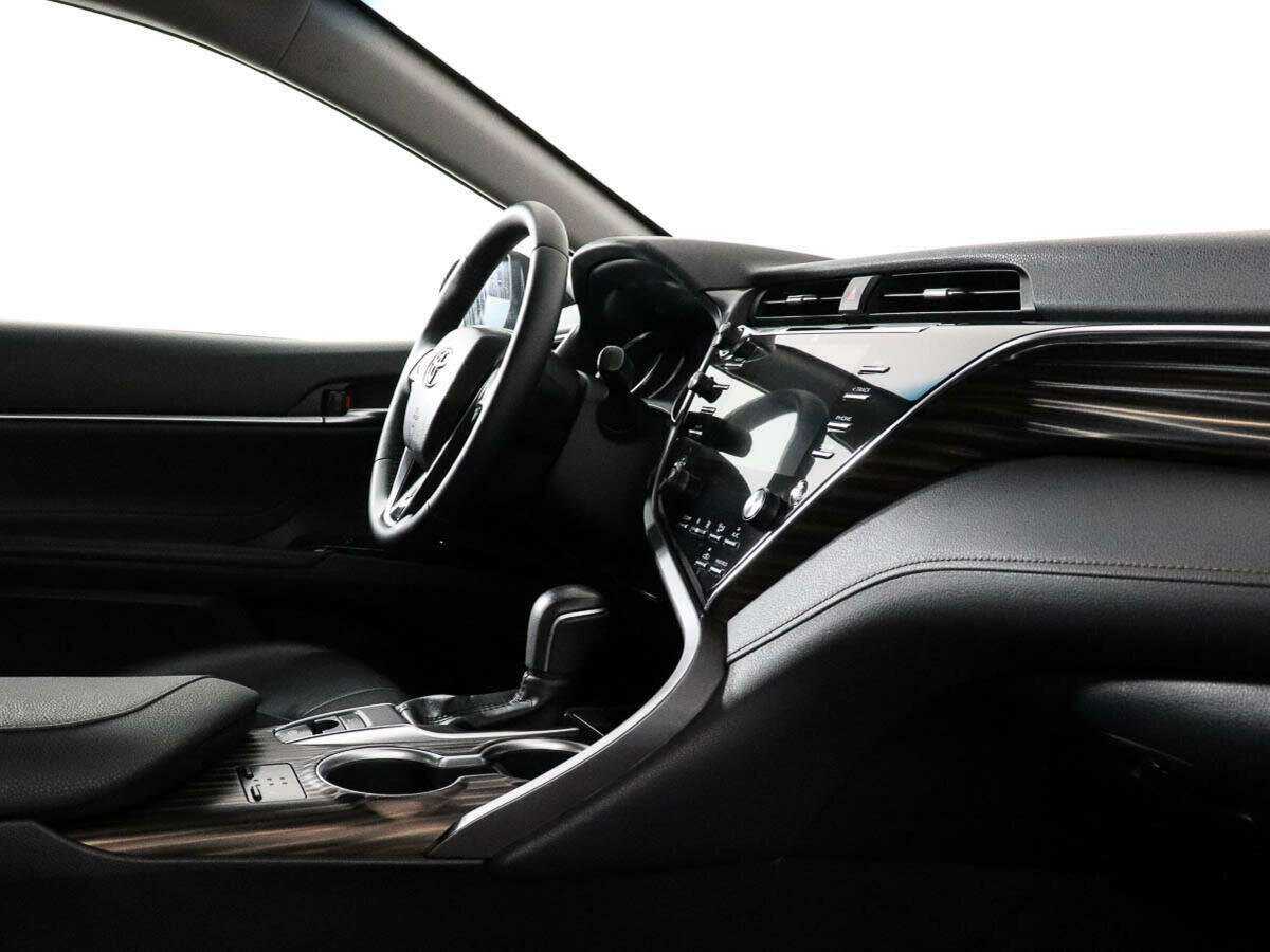 Toyota Camry с пробегом — 2019 год. Фото: #6