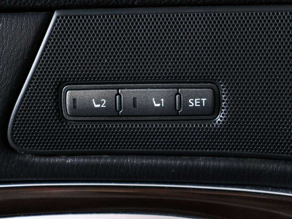 Infiniti Q70 с пробегом — 2014 год. Фото: #16