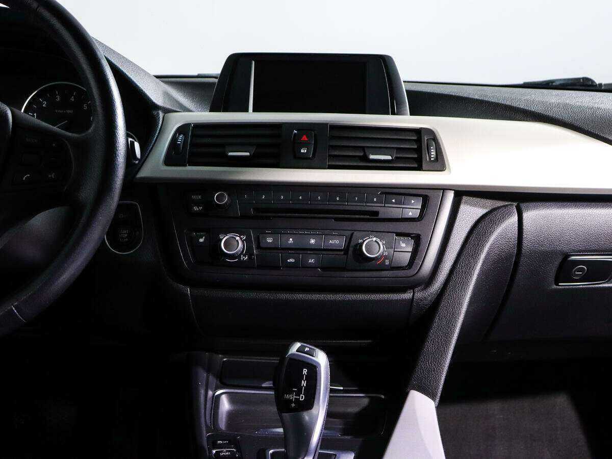 BMW 3 серии с пробегом — 2013 год. Фото: #9