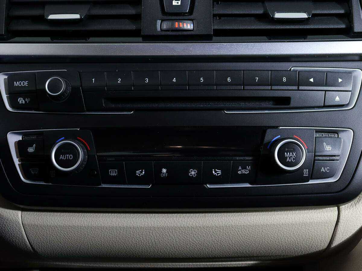 BMW 3 серии с пробегом — 2013 год. Фото: #16